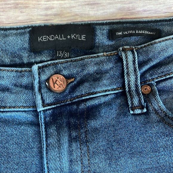 Kendall + Kylie Ultra Babe Skinny Jeans - Picture 3 of 5